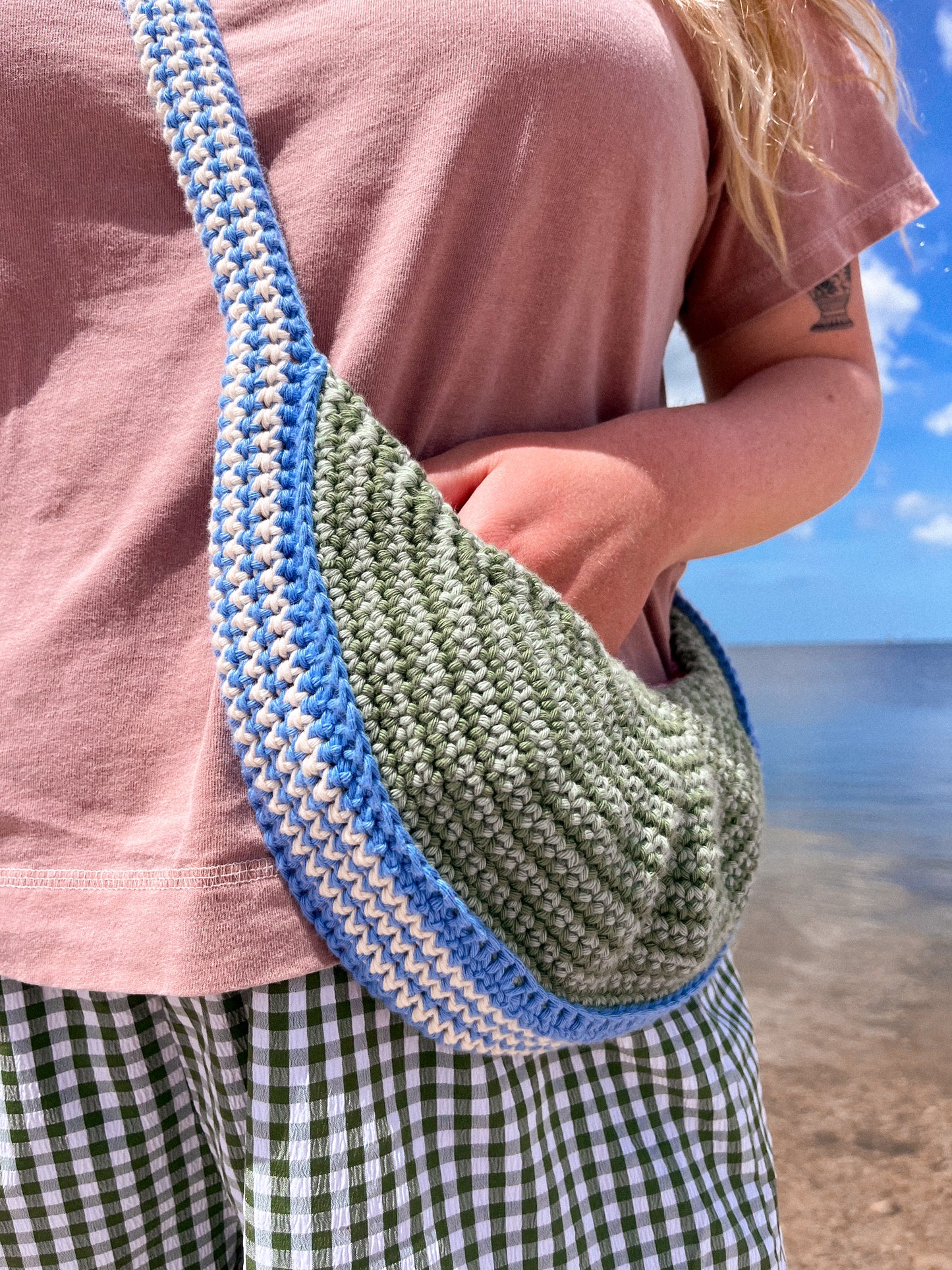 Crochet Crescent Crossbody Bag | Yarn Weight 4 š | Advanced Beginner Crochet Pattern
