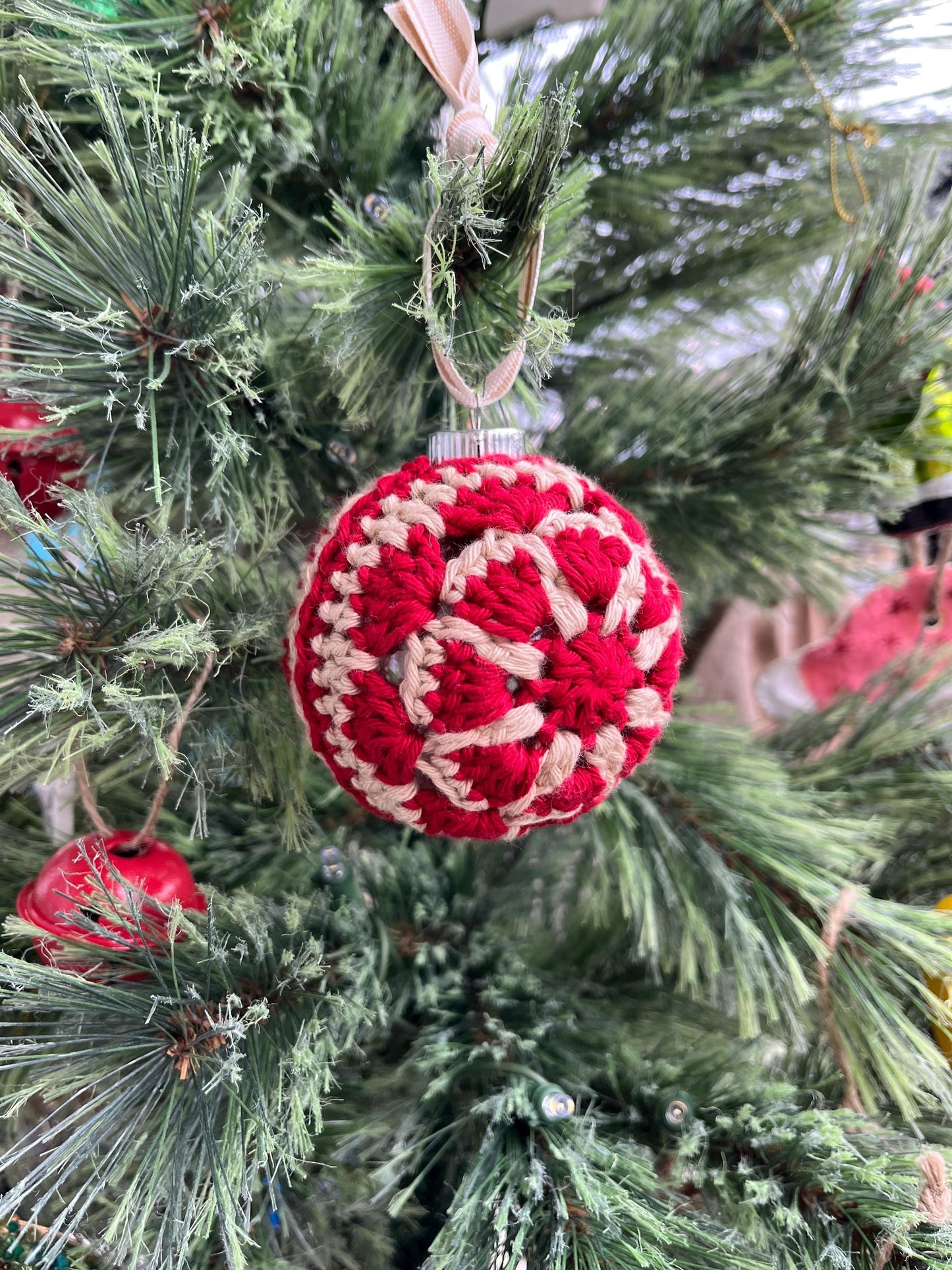 Two Toned Crochet Granny Pedal Ornaments | Crochet Christmas Ornament