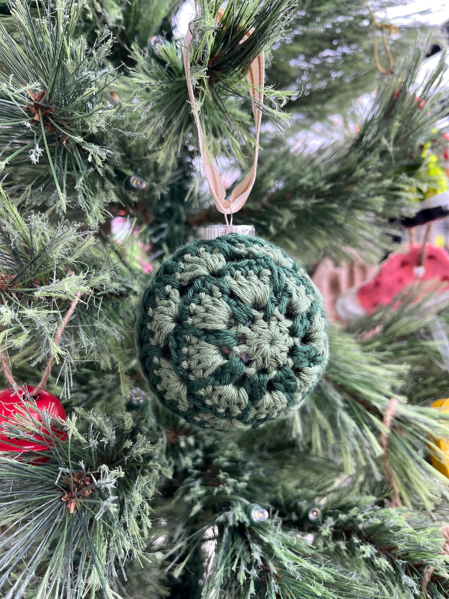Two Toned Crochet Granny Pedal Ornaments | Crochet Christmas Ornament