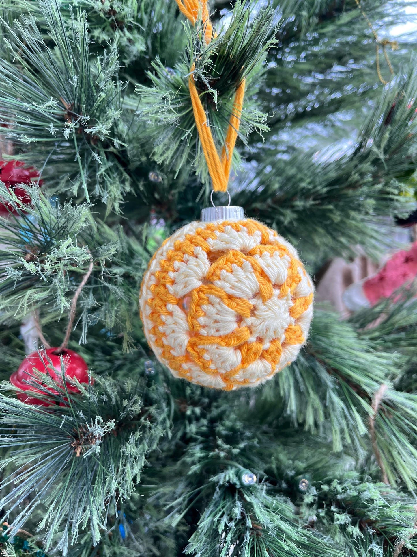 Two Toned Crochet Granny Pedal Ornaments | Crochet Christmas Ornament