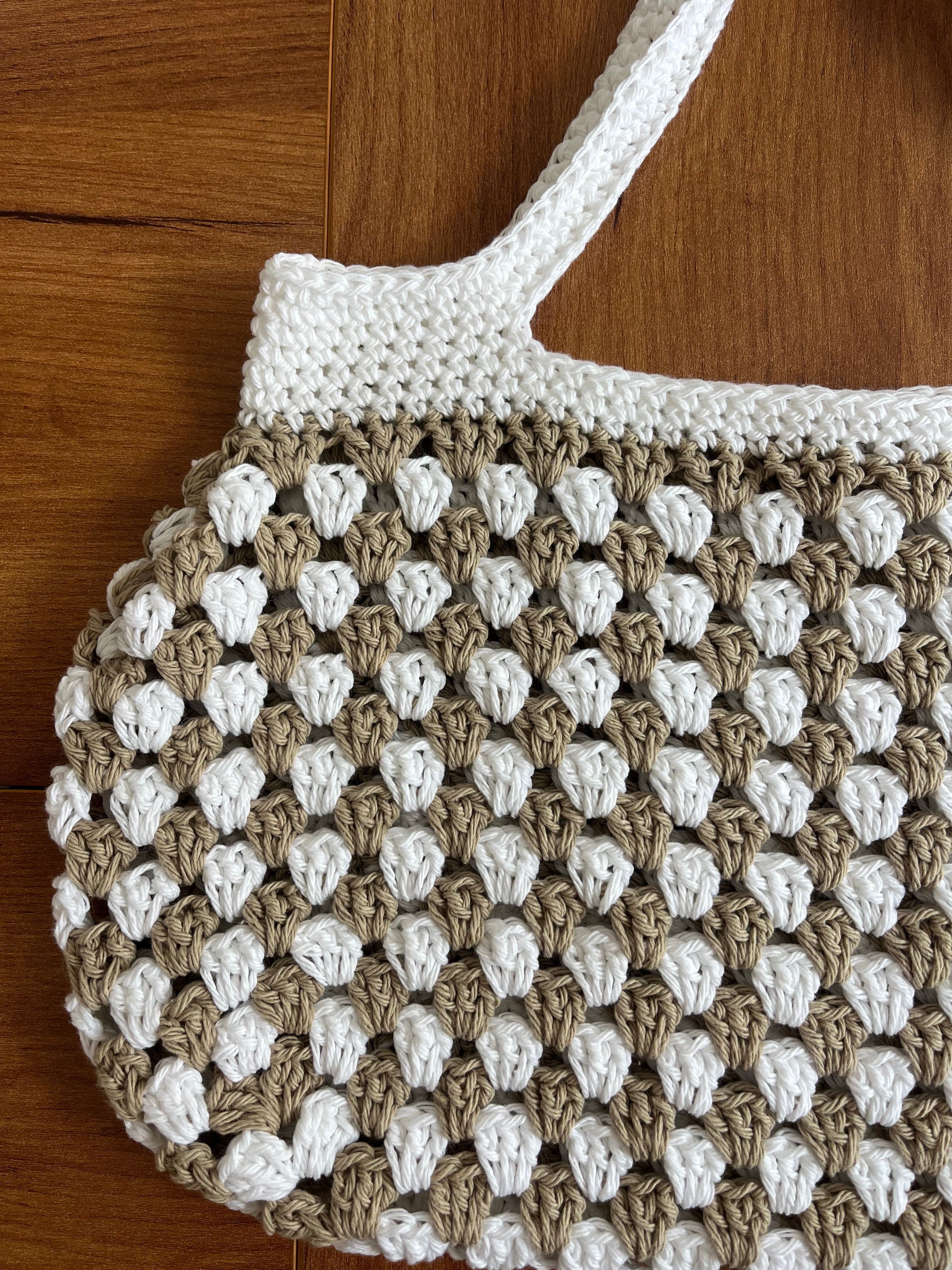 granny stitch beach bag | tan & white