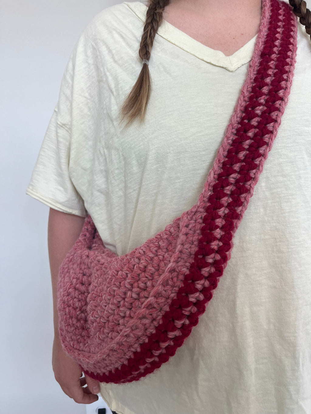 chunky crescent crossbody bag | with snap closure