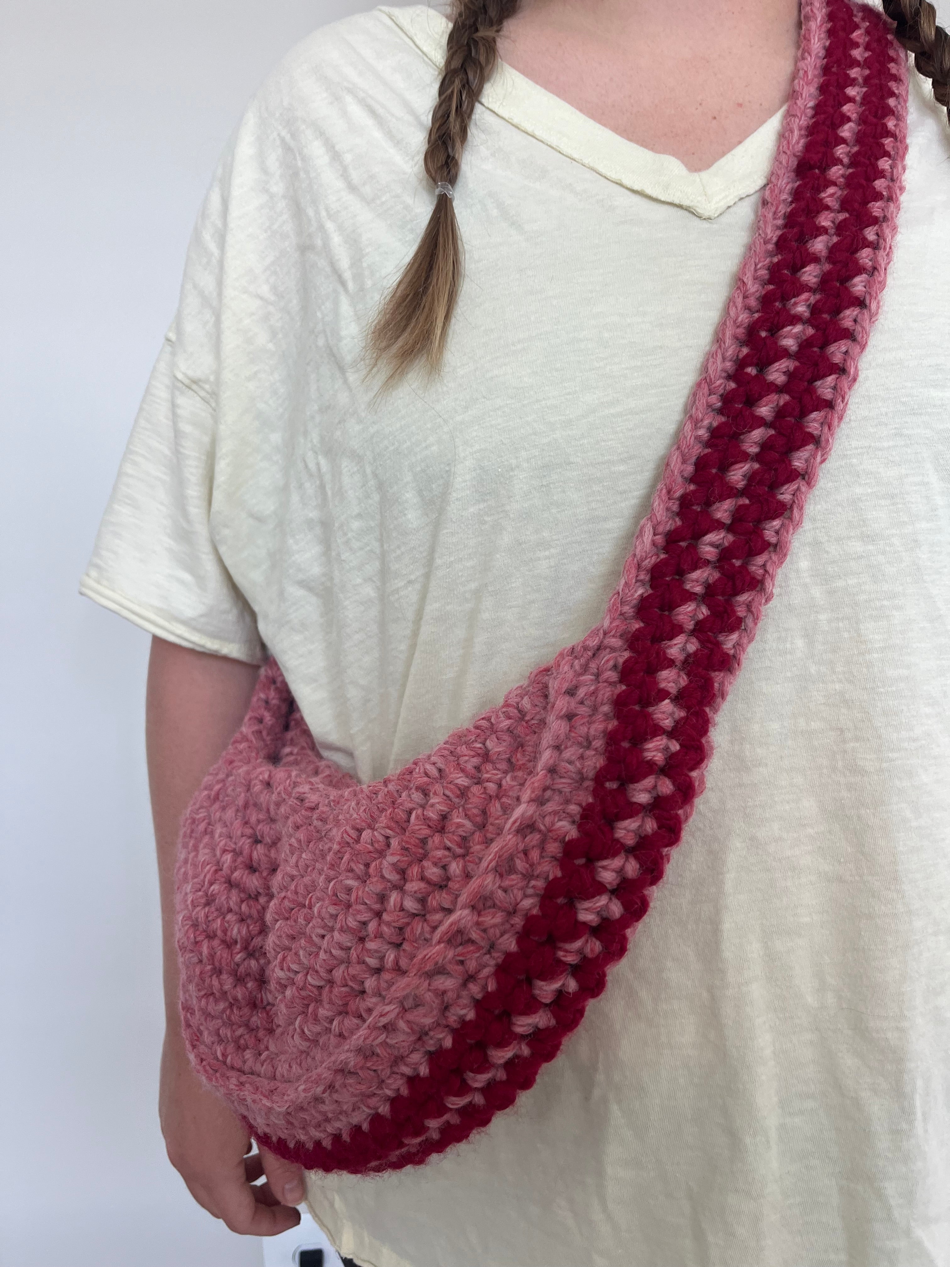 chunky crescent crossbody bag | with snap closure