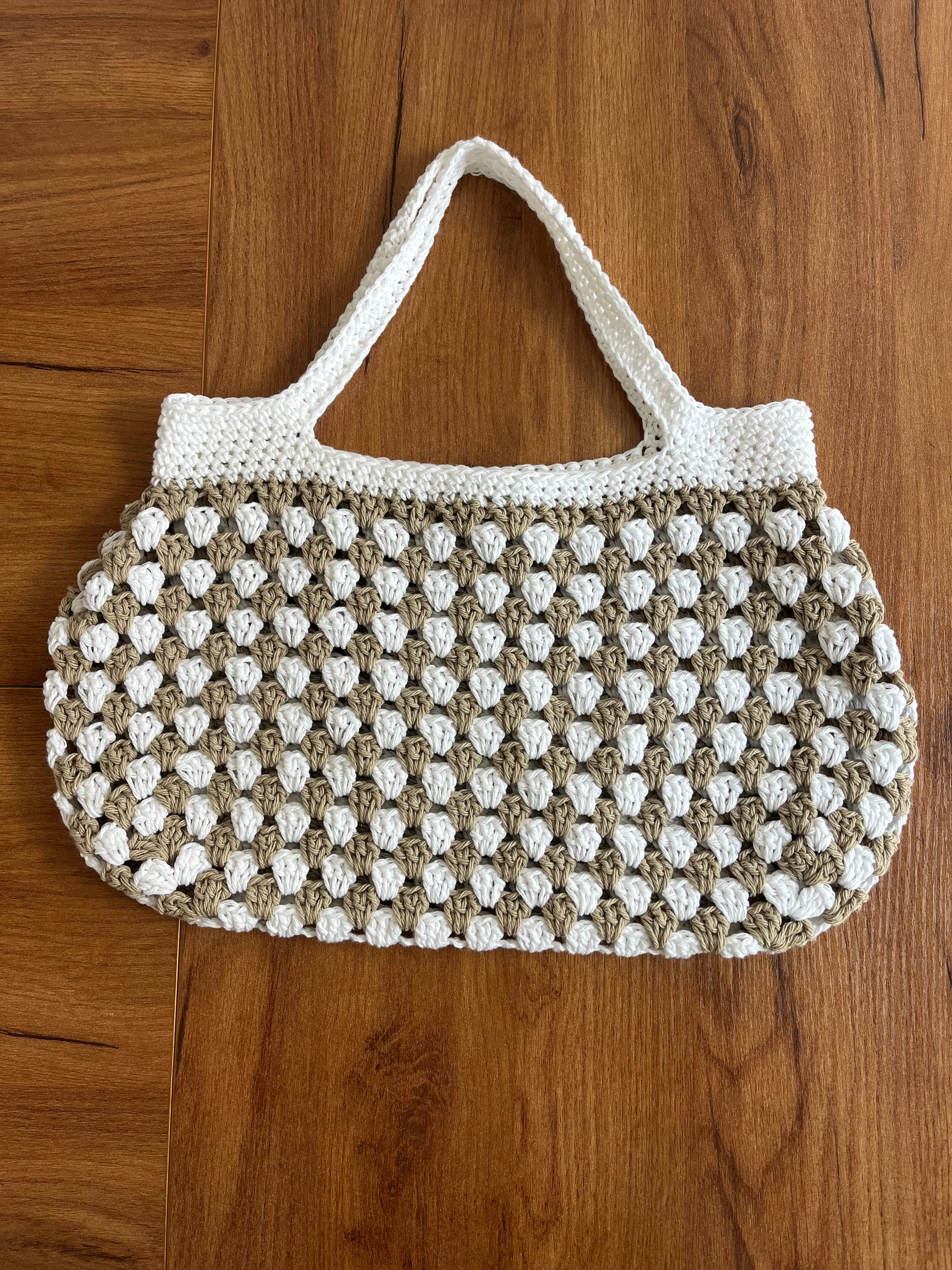 granny stitch beach bag | tan & white