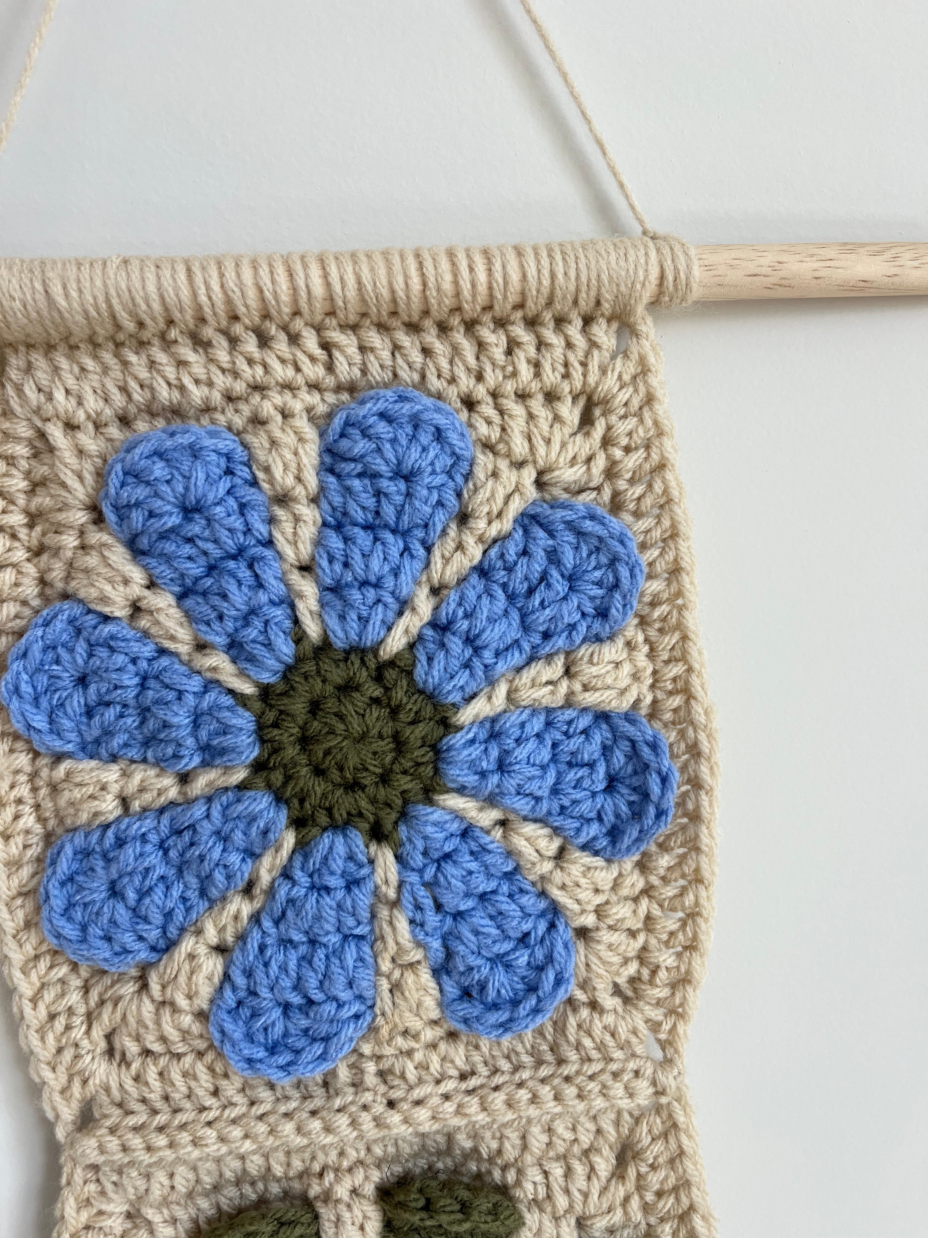 retro flower wall hanging