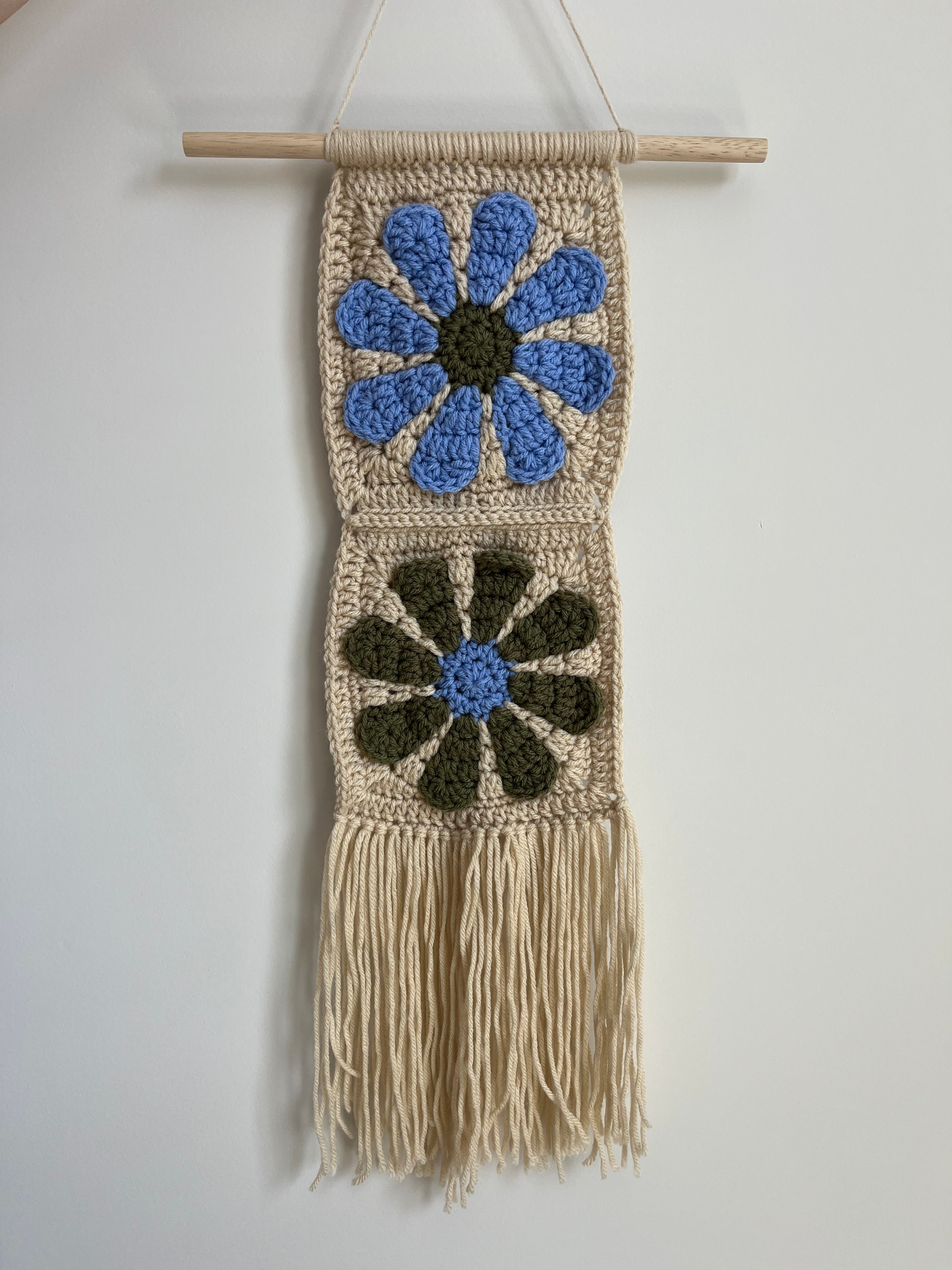 retro flower wall hanging