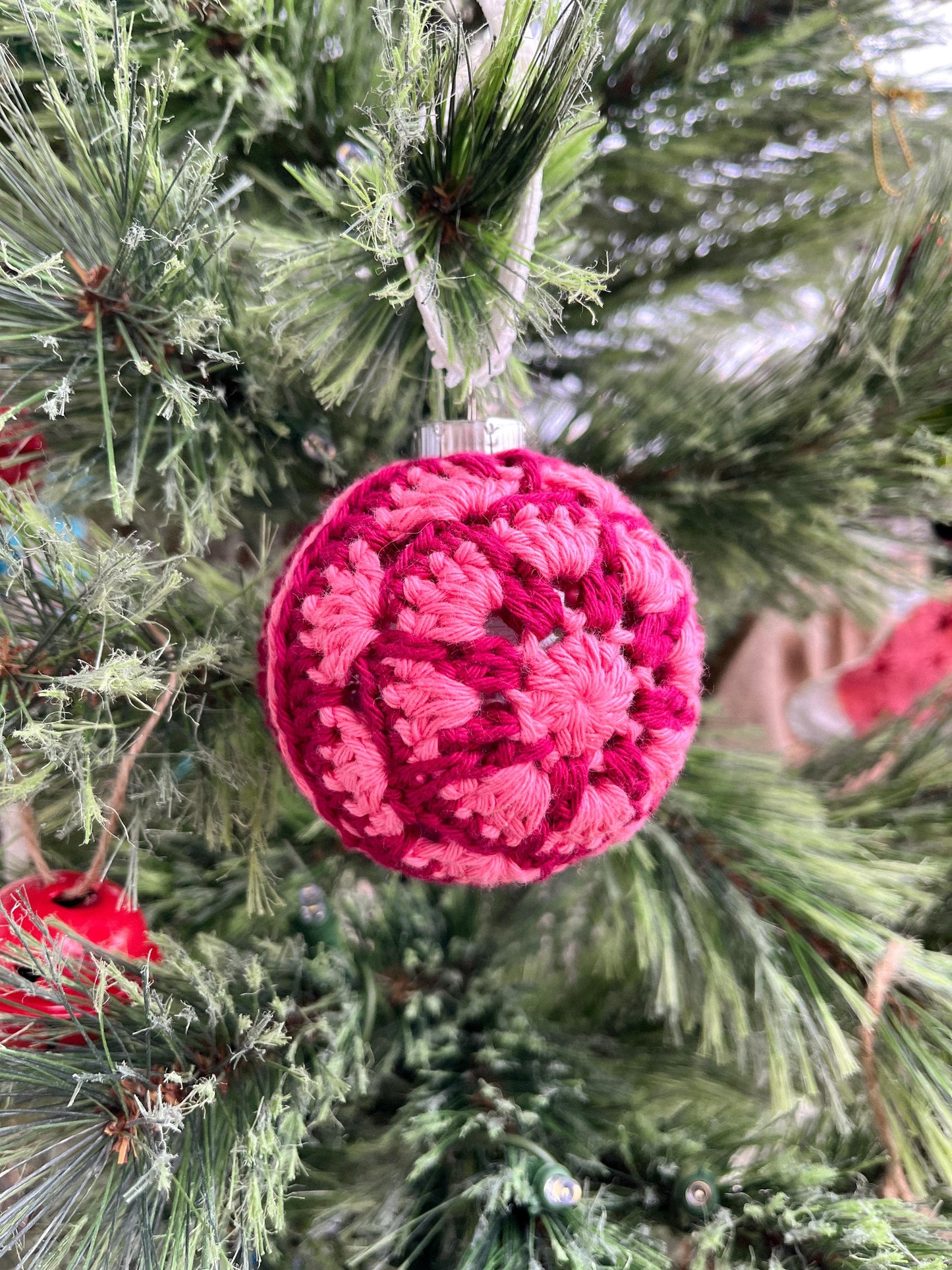 Two Toned Crochet Granny Pedal Ornaments | Crochet Christmas Ornament