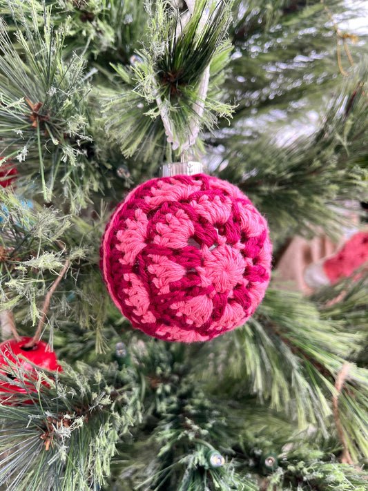 Two Toned Crochet Granny Pedal Ornaments | Crochet Christmas Ornament
