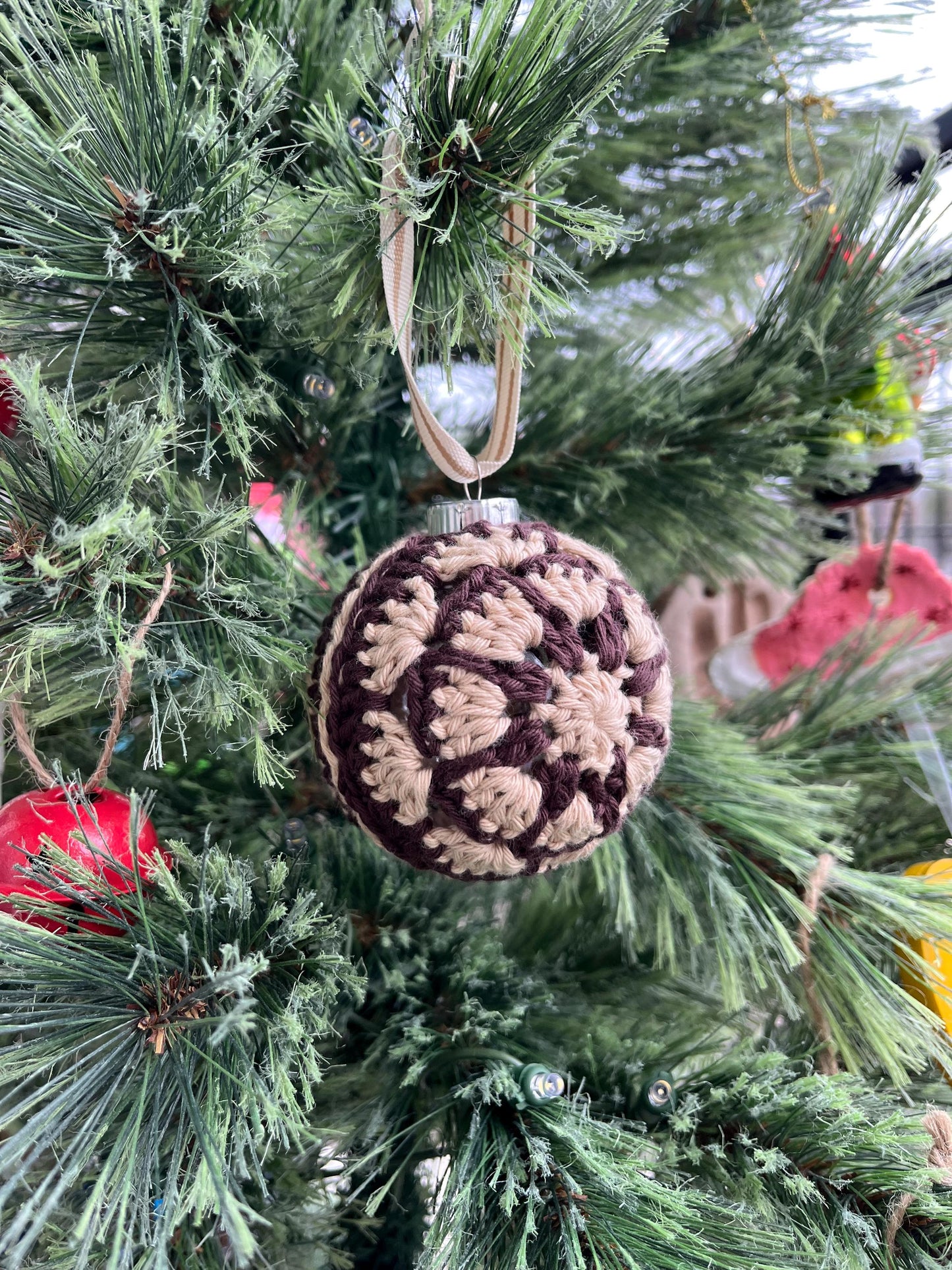 Two Toned Crochet Granny Pedal Ornaments | Crochet Christmas Ornament